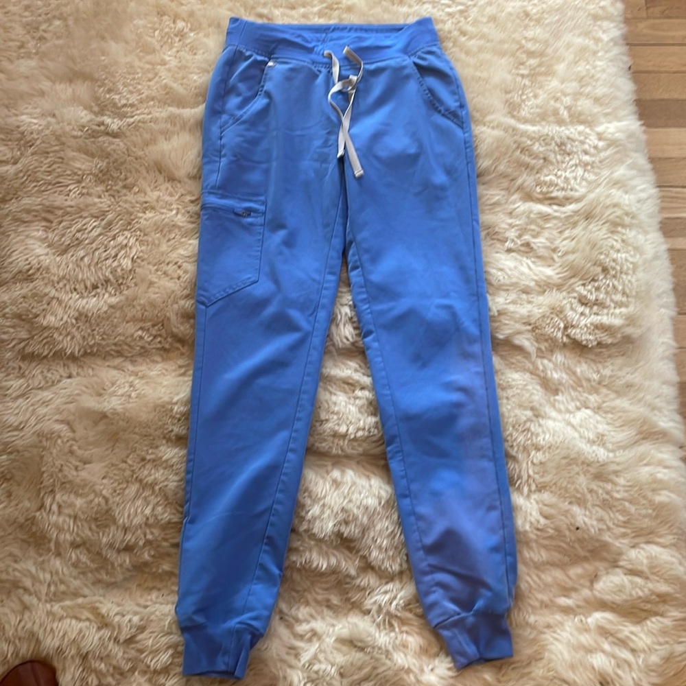 Figs Zamora jogger and Catarina top